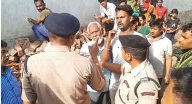 मुरलीगंज : सार्वजनिक रास्ते पर अतिक्रमण को लेकर प्राप्त शिकायत के आलोक में बुधवार, 22 अप्रैल को मुरलीगंज नगर पंचायत क्षे...