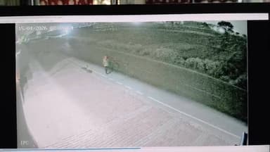 #गाजीपुर #कटरिया कांड: प्रशासन ने जारी किया निशा शर्मा का आखिरी CCTV फुटेज, गंगा घाट की ओर जाती दिखी युवती
#Ghazipur #N...