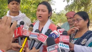 #गाजीपुर।
करंडा में युवती की संदिग्ध मौत का मामला।
करंडा के कटारिया गांव में हुआ बवाल।
ग्रामीणों और सपा कार्यकर्त्ताओं क...