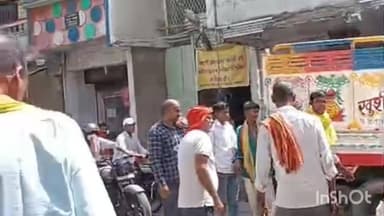 सरेया बाजार में बड़ा हादसा टला डम्फर पोल में सटा अफरा तफरी का माहौल