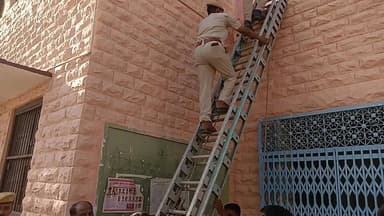 स्कूल पर गिरा बम साहस का परिचय: कंधे पर लादकर घायल को नीचे उतारा #live #viral #bome #didwanajila