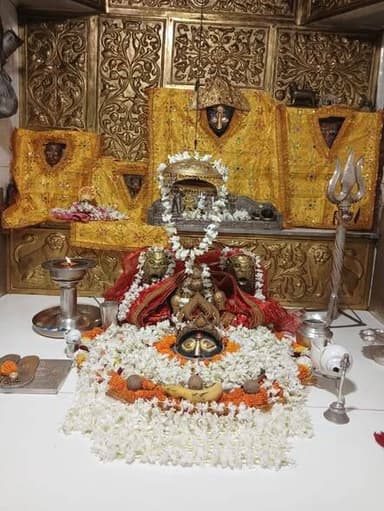 🚩🚩🚩🌹🌺🌺 ॥ ॐ ऐं ह्रीं क्लीं चामुण्डायै विच्चैः॥ 🌹🌺🌺🏵️🌸💐💐🍁🍁🍁 (माँ कालका के आज के श्रृंगार दर्शन)। व (मनसा देवी) जय माँ काल...