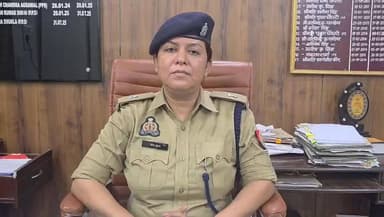 #मेरठ। थाना सदर बाजार क्षेत्रान्तर्गत एक ई-रिक्शा चालक के रिक्शा चलाते हुए बेहोश होकर गिरने से मृत्यू होने के सम्बन्ध मे...