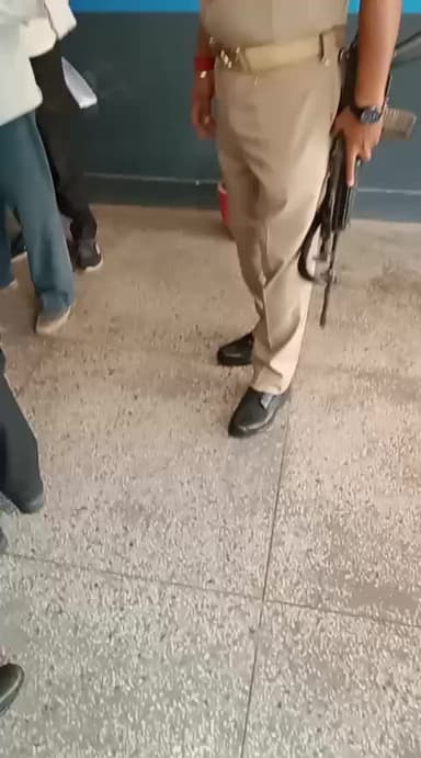 बैनामा 243 में और कब्जा 249 में , बैनामा 243 में और चौहद्दी 249 का। गजब तमाशा है।