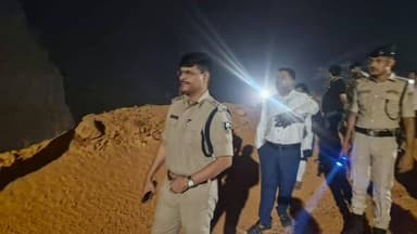 जिला पदाधिकारी और पुलिस अधीक्षक ने देर रात थानों और अस्पतालों का किया औचक निरीक्षण।
श्री शेखर आनंद, जिला पदाधिकारी और श...