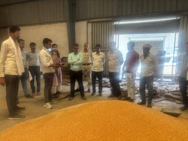 आष्टा एसडीएम एवं कनिष्ट आपूर्ति अधिकारी ने किया उपार्जन केंद्रों का निरीक्षण
कलेक्टर श्री बालागुरू ...