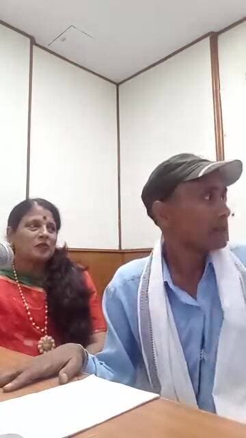 📻 मोबाइल-टीवी के दौर में खोती जा रही रेडियो की आत्मीयता, ‘देसी दरबार’ की यादों में डूबा श्रोता मन
कभी घर-आंगन की रौनक र...