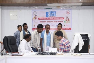 कलेक्टर श्री अमृत विकास तोपनो के निर्देशन में आयोजित जनदर्शन में जिला पंचायत सीईओ श्री वासु जैन ने दूर-दराज से आए नागरिक...