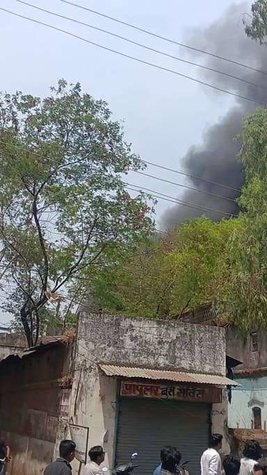 ambikapur ram mandir road me lagi aag