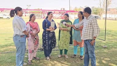 सहेलियों भूल तो नहीं गये 25 अप्रेल आदर्श कॉलेज मे सभी बहनो को मिलना है!