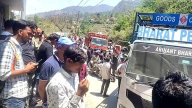 #BreakingNews गैस की कील्लत की वजह से लोगों ने नौगांव से पुरोला जाने वाला मार्ग किया जाम