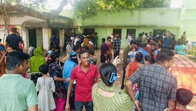 ରେଷନ କାର୍ଡ଼ରେ ନାମ ସଂଯୋଗ କରାଯାଉଛି। ସେଥିପାଇଁ ବସ୍ତା ବ୍ଲକ ପରିସରରେ ଲାଗିଛି ଲମ୍ବା ଲାଇନ୍। ଯେଉଁ ମାନଙ୍କ ନାମ ସଂଯୋଗ ପାଇଁ ଅପେକ୍ଷା କରି...