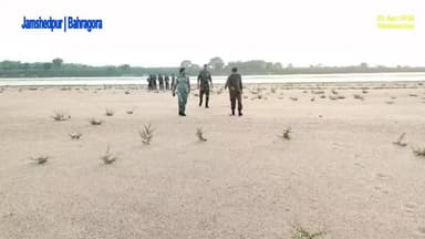 Jamshedpur : बहरागोड़ा में स्वर्णरेखा नदी से मिला संदिग्ध सिलेंडर बम निष्क्रिय, बड़ा हादसा टला #jamshedpurnews #bomb