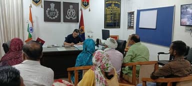 दिनांक 23.04.2026 को पुलिस उपायुक्त दक्षिण श्री दीपेन्द्र नाथ चौधरी द्वारा कार्यालय में जन-सुनवाई की गई ।जन-सुनवाई के दौ...