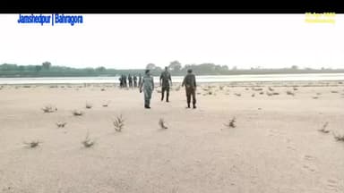 Jamshedpur : স্বর্ণরেখা নদীতে মিলল ‘সিলিন্ডার বোমা’, সেনার তৎপরতায় বড় দুর্ঘটনা এড়ানো হল #banglanews #behragora