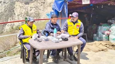 केदारनाथ यात्रा मार्ग पर SDRF की सराहनीय पहल!!
विश्व प्रसिद्ध केदारनाथ धाम यात्रा के दौरान श्रद्धालुओं की सुरक्षा और सु...