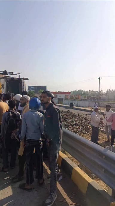 दिल्ली देहरादून हाइवे पर गणेशपुर में सड़क हादसा
Delhi Dehradun Highway ganeshpur toll plaza