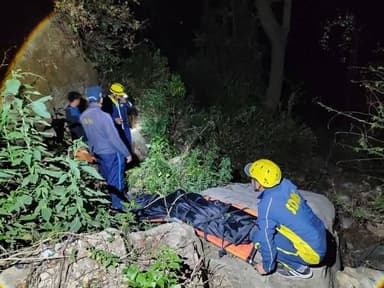 🚨 **रुद्रप्रयाग में दर्दनाक सड़क हादसा**
रुद्रप्रयाग जिले के भीरी-ककोला मोटर मार्ग पर बीती रात एक भीषण हादसा सामने आया,...