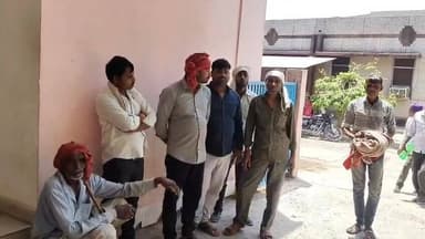 #चित्रकूट
#ग्राम_प्रधानों ने समय से चुनाव न होने पर कार्यकाल बढ़ाने को बुलंद की आवाज,,,✍️✍️✍️✍️
विधायक मऊ मानिकपुर विधाय...