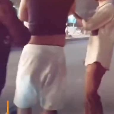 गुरुग्राम में शराब ठेके के बाहर युवती की पिटाई, VIDEO: