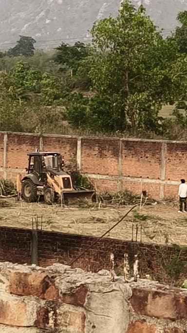 mouja ramsinghray jot790 jababandi 5 plot 13,8 pe kabja or jcb chala raha hai
dc sir deoghar
sdm sir deoghar