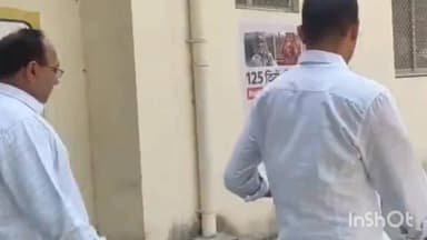 #Hamirpur DM अभिषेक गोयल ने कलेक्ट्रेट स्थित VVPAT वेयरहाउस का निरीक्षण कर सुरक्षा व्यवस्थाओं की समीक्षा की। आसपास झाड़ि...