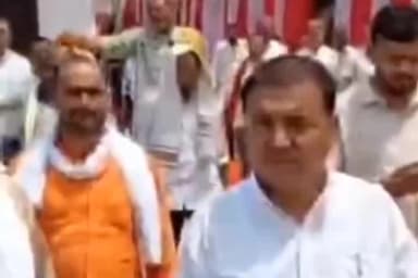 हलसी: केंद्रीय मंत्री राजीव रंजन प्रसाद सिंह उर्फ ललन सिंह हलसी प्रखंड के घोंघसा गांव पहुंचे, निजी कार्यक्रम में हुए शामिल