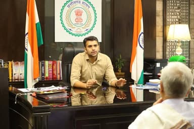 ज्ञानभारतम् सर्वे में रायगढ़ ने पकड़ी रफ्तार, जिला प्रशासन ने बुद्धिजीवियों संग बनाई ठोस कार्ययोजना
एनआईसी कक्ष से वीसी...