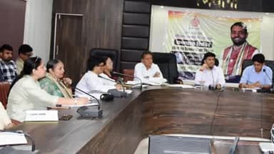 भिवानी: एडीसी करवा ने कहा: नागरिकों को खंड व नगर पालिका कार्यालयों में आधार से जुड़ी सुविधाएं मिलनी चाहिए