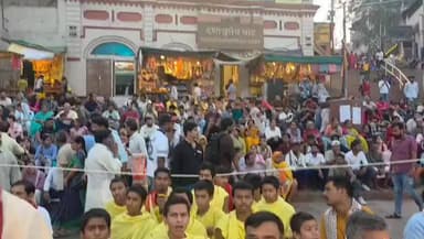 वाराणसी में धूमधाम से मनाया गया गंगा सप्तमी का पर्व, चढ़ाई गई चुनरी और हुई भव्य आरती