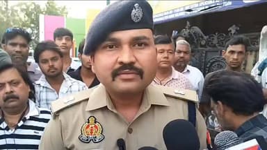 #मेरठ। थाना नौचंदी क्षेत्र अंतर्गत एक दुकान पर पेटीज लेने के दौरान पैसे के लेन देन को लेकर दुकान संचालक को गोली मारने की...