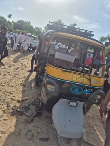 जालोर के सायला में स्कॉर्पियो ने टैम्पो को मारी टक्कर,
हादसे में 1 की मौके पर हुई मौत, 5 लोग हुए घायल, 3 घायलों की हालत ...