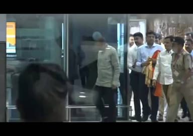 ଝାରସୁଗୁଡା: ଝାରସୁଗୁଡ଼ା ବୀର ସୁରେନ୍ଦ୍ର ସାଏ ବିମାନ ବନ୍ଦରରେ ପହଞ୍ଚିଲେ କେନ୍ଦ୍ର ଶିକ୍ଷା ମନ୍ତ୍ରୀ ଧର୍ମେନ୍ଦ୍ର ପ୍ରଧାନ । ବିଜେପି ତରଫରୁ ଭବ୍ୟ ସ୍ୱାଗତ।