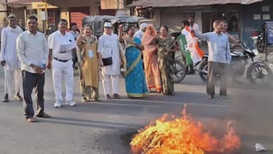 माडा: महिला आरक्षण को लेकर महिला कांग्रेस का प्रदर्शन, पुतला दहन