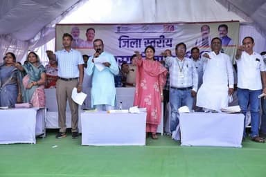 जनसमस्या निवारण शिविर ख़ुरसुनी : शिविर में उपस्थित जनसमूह ने जल का बेहतर उपयोग और जल संरक्षण के कार्य में अपनी सहभागिता न...