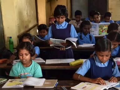 सोनबरसा: एमडीएम में गड़बड़ी पर कार्रवाई, एचएम पर ₹5.26 लाख का जुर्माना