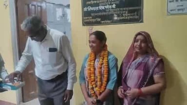 कोरांव: कोरांव की भारती सिंह ने हाई स्कूल में प्रदेश में छठवां और श्रद्धा सिंह ने इंटरमीडिएट में जिले में पहला स्थान हासिल किया