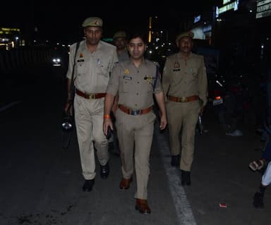 #baghpatpolice
अपर पुलिस अधीक्षक बागपत द्वारा अपराध नियंत्रण, शांति एवं कानून-व्यवस्था बनाए रखने के उद्देश्य से पुलिस बल...