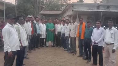 देवघर: सारठ में झारखंड राज्य प्रशिक्षित आकलन सहायक अध्यापक संघर्ष मोर्चा का प्रदर्शन, सैकड़ों लोग उतरे सड़कों पर