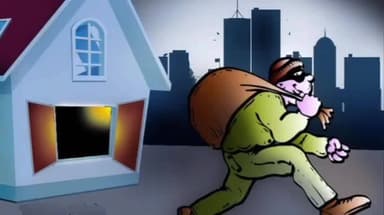 देवघर: सारवां थाना क्षेत्र के चोवा गांव में गोविंद प्रसाद राउत के घर अज्ञात चोरों ने की चोरी