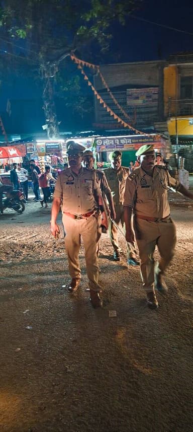 जनपद में कानून व्यवस्था के दृष्टिगत #SP_SBR के निर्देशन में सुरक्षा व्यवस्था बनाए रखने हेतु समस्त थाना/चौकी प्रभारी द्वा...