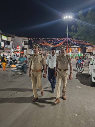 जनपद में कानून व्यवस्था के दृष्टिगत #SP_SBR के निर्देशन में सुरक्षा व्यवस्था बनाए रखने हेतु समस्त थाना/चौकी प्रभारी द्वा...