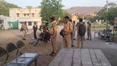 अजयगढ़: अजयगढ़ में 'खाकी' पर भारी 'खादी'! कांग्रेस नेता पर वन टीम से मारपीट कर ट्रैक्टर छुड़ाने का आरोप