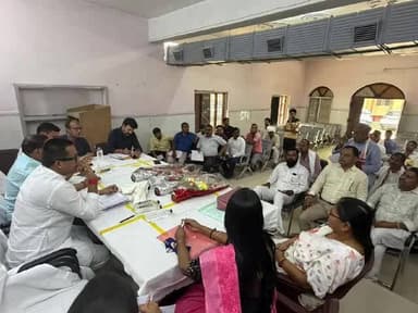 खिजरसराय: खिजरसराय सीएससी में स्वास्थ्य व्यवस्था को लेकर समीक्षा बैठक, जन सुविधा पर ज़ोर