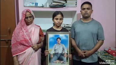 चुनार: यूपी बोर्ड में छात्राओं का दबदबा, इंटर और हाई स्कूल में साक्षी और अंशी बनीं जनपद टॉपर