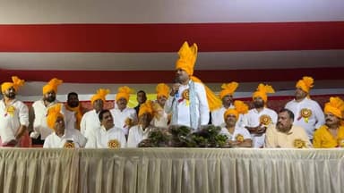 सेक्टर-4, बोकारो स्टील सिटी में आयोजित वीर केशरी बाबू कुंवर सिंह विजयोत्सव समारोह में शामिल हुए धनबाद मेयर संजीव सिंह।