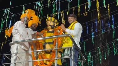 सेक्टर-4, बोकारो स्टील सिटी में आयोजित वीर केशरी बाबू कुंवर सिंह विजयोत्सव समारोह में शामिल हुए धनबाद मेयर संजीव सिंह।