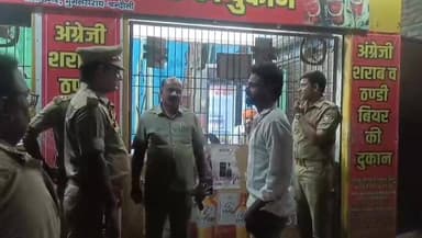 #Chandauli—मुगलसराय थानाध्यक्ष विजय प्रताप सिंह ने पुलिस टीम के किया पैदल गस्त, सड़क किनारे खड़ी कई मोटरसाइकिलों का काटा...