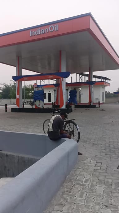 jila Khushi Nagar belwaniya ke raste me petrol pump band padda hai tel nahi hai