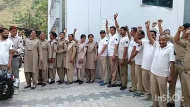 बागेश्वर: काला फीता बांधकर पीआरडी जवानों ने किया प्रदर्शन, समान कार्य के लिए समान वेतन की मांग की